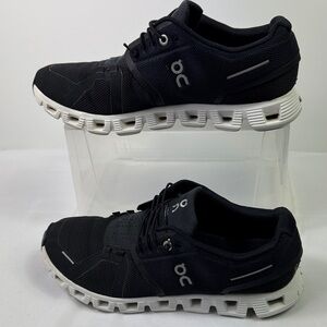 On Cloud 5 Women's Black and White Sneakers Style #59.98904 Size Womens 9